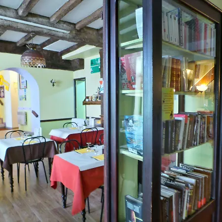 La Fontaine Отель