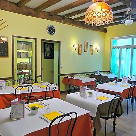 La Fontaine Hotel Lurdy